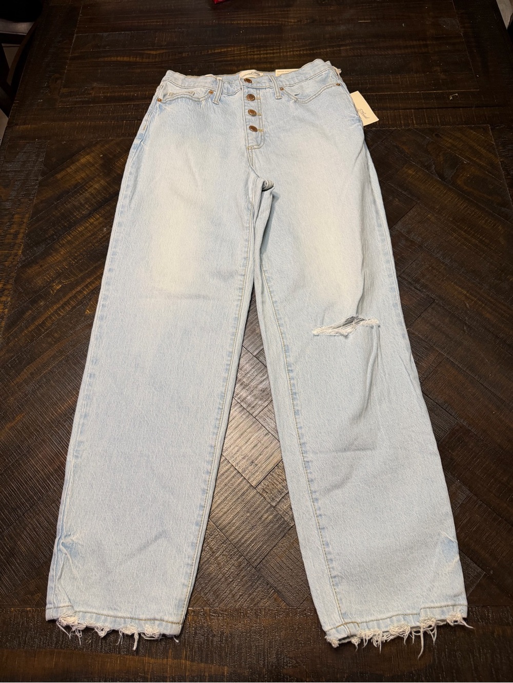 Universal Thread Light Blue High-Rise Straight Leg Jeans